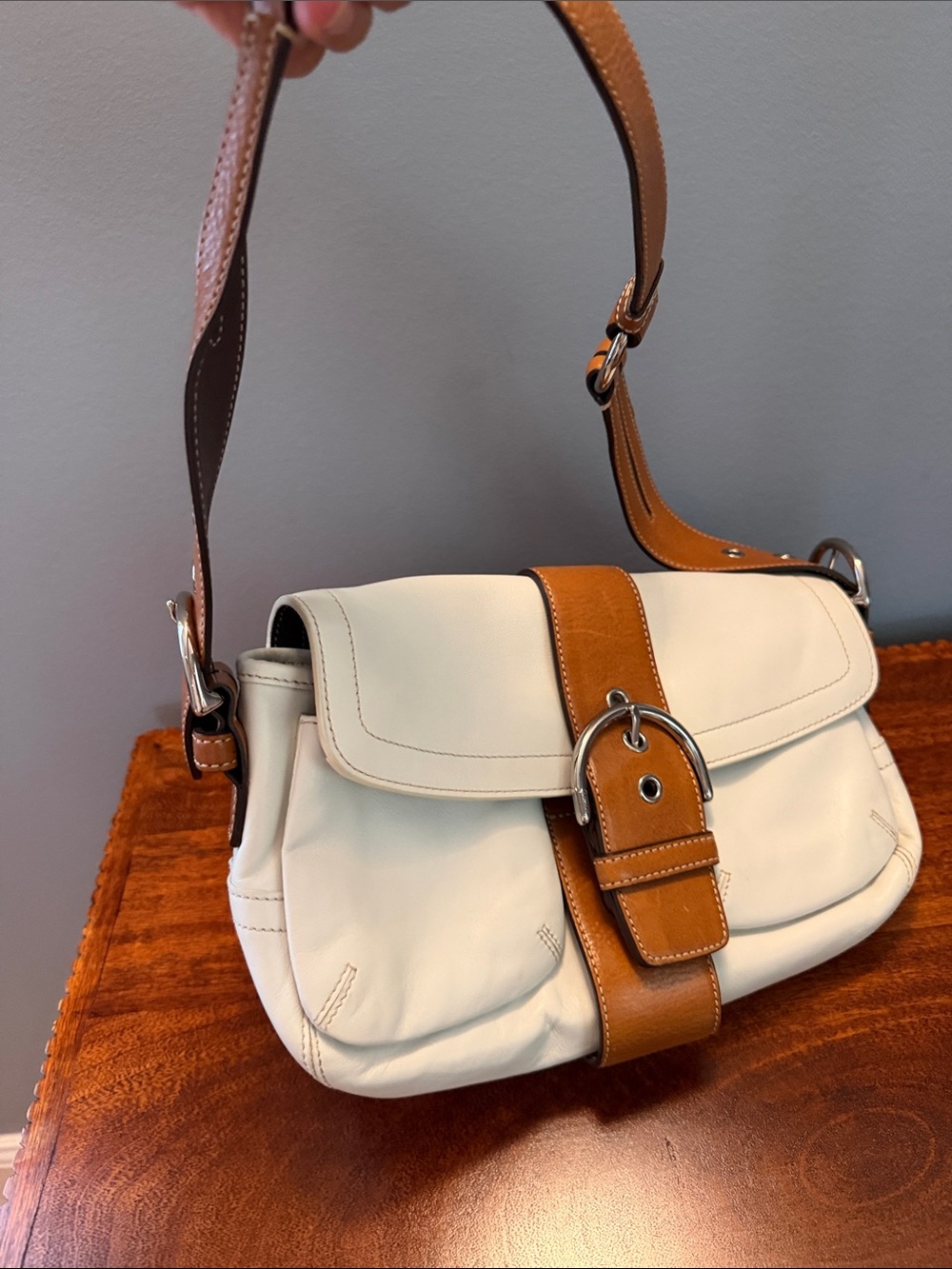 Coach Soho shoulder bag - perfect condition - Cream and Tan Leather Buckle - Picture 4 of 6